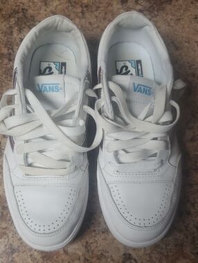 Vans Wome White Low-Top Sneakers with Blue Logo
